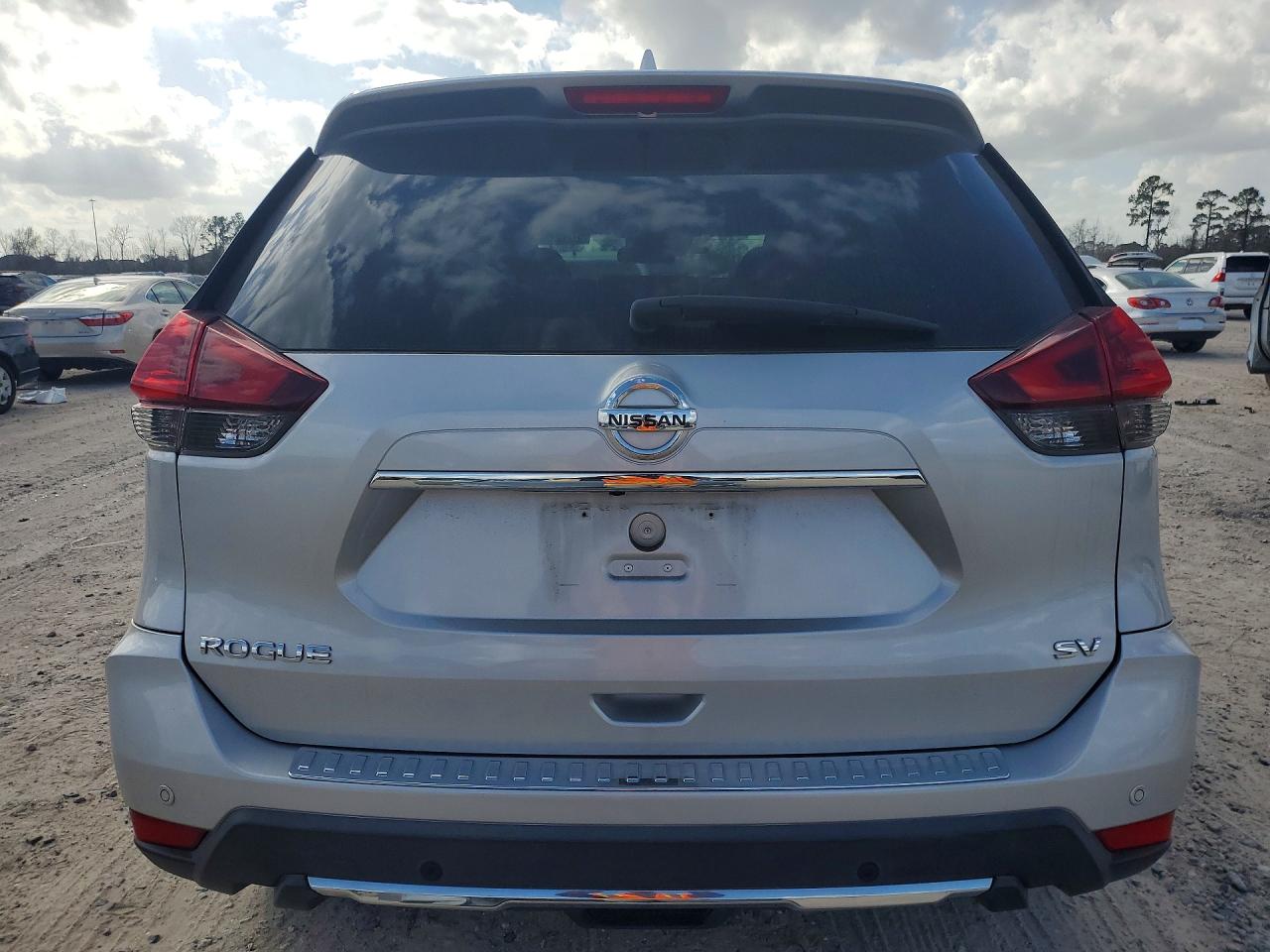 2019 NISSAN ROGUE SV photo 6