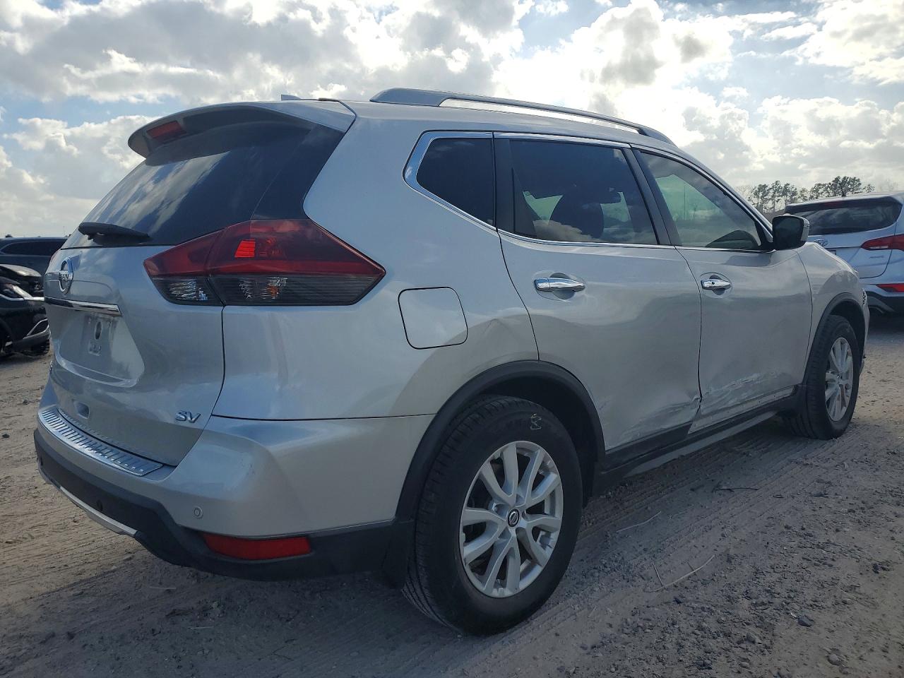 2019 NISSAN ROGUE SV photo 3