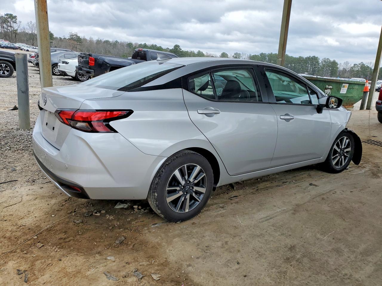 2025 NISSAN VERSA SV photo 3