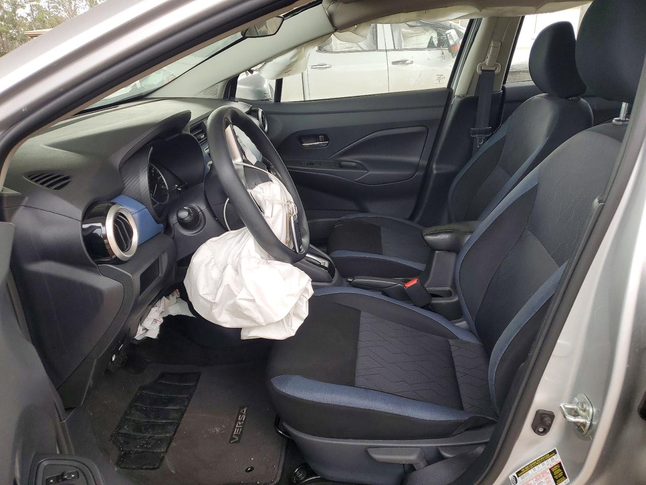 2025 NISSAN VERSA SV photo 7