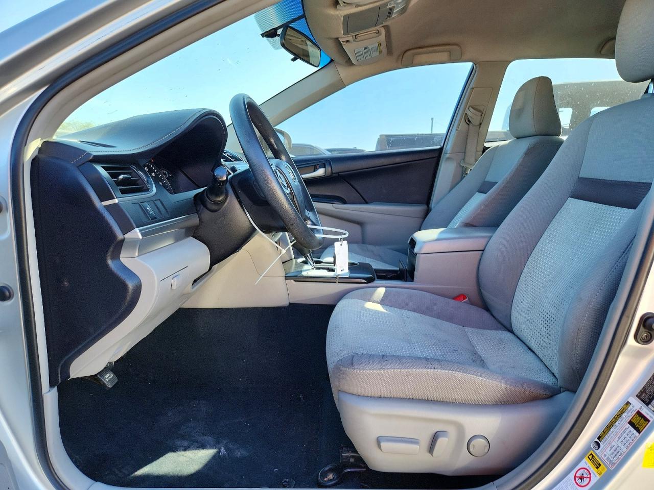 2014 TOYOTA CAMRY LE photo 7