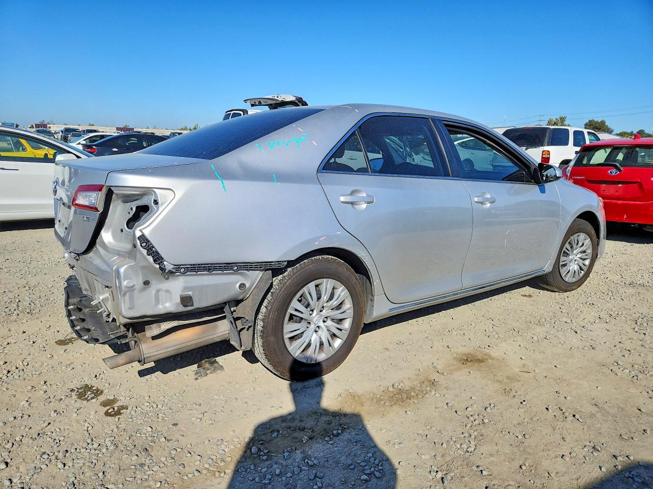 2014 TOYOTA CAMRY LE photo 3