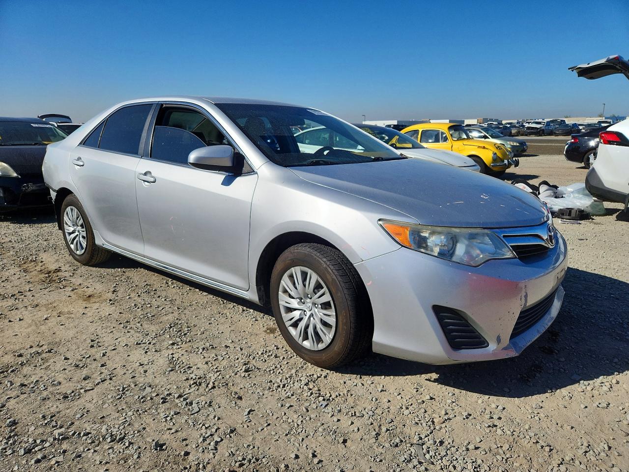 2014 TOYOTA CAMRY LE photo 4