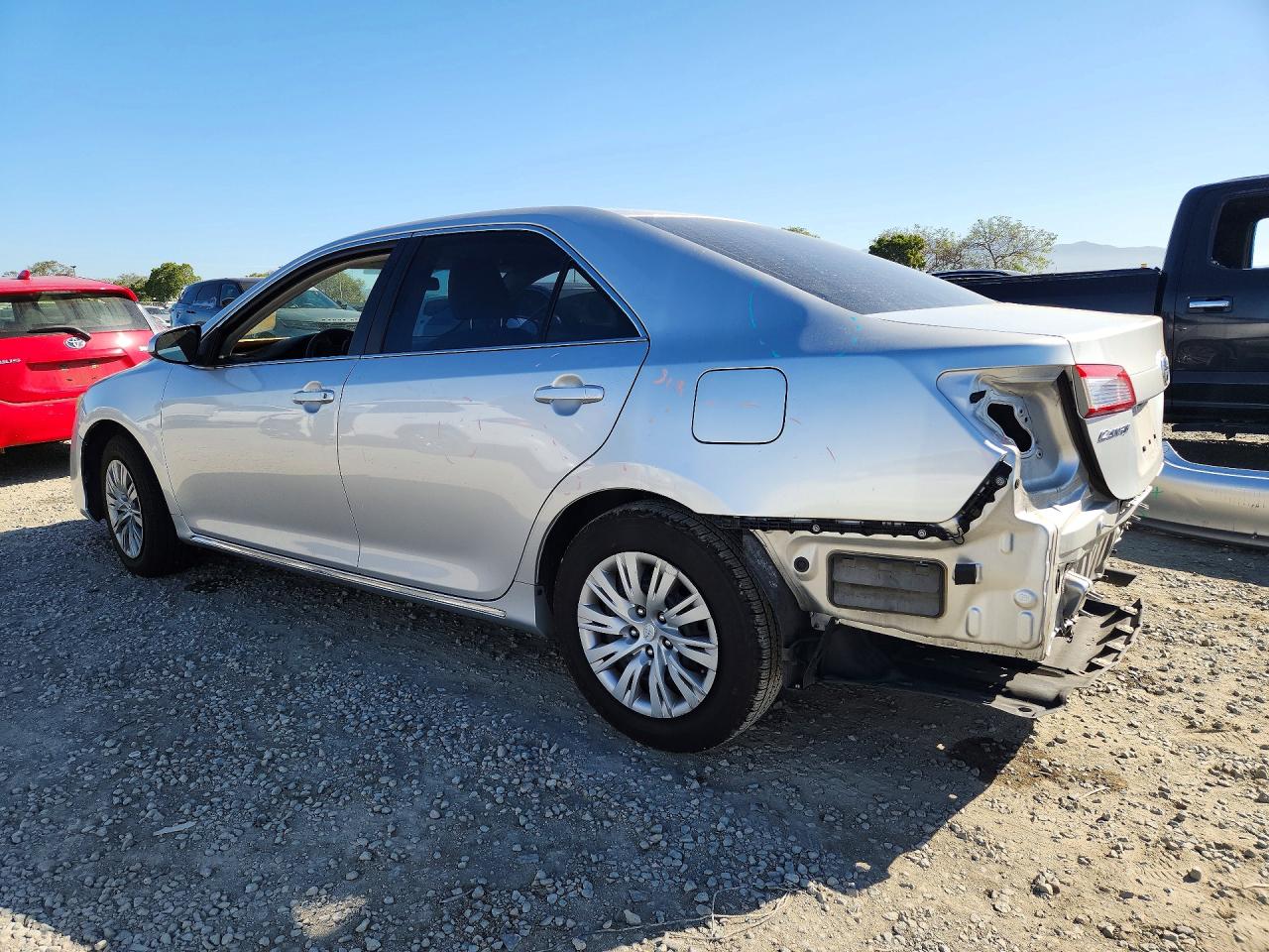 2014 TOYOTA CAMRY LE photo 2