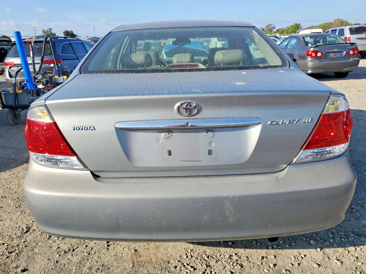 2005 TOYOTA CAMRY XLE photo 6