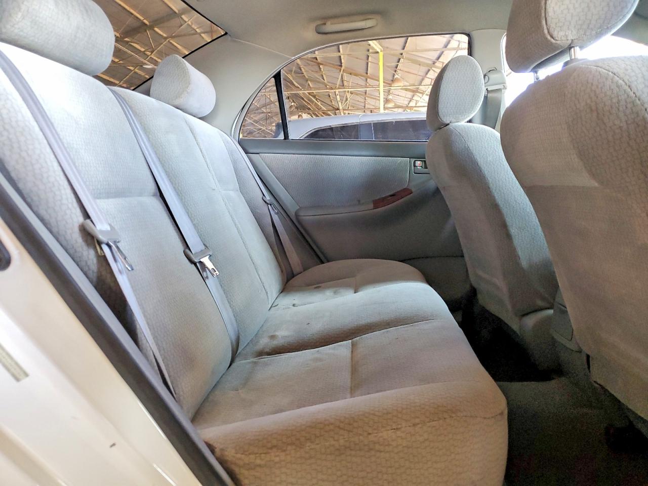 2004 TOYOTA COROLLA LE photo 19