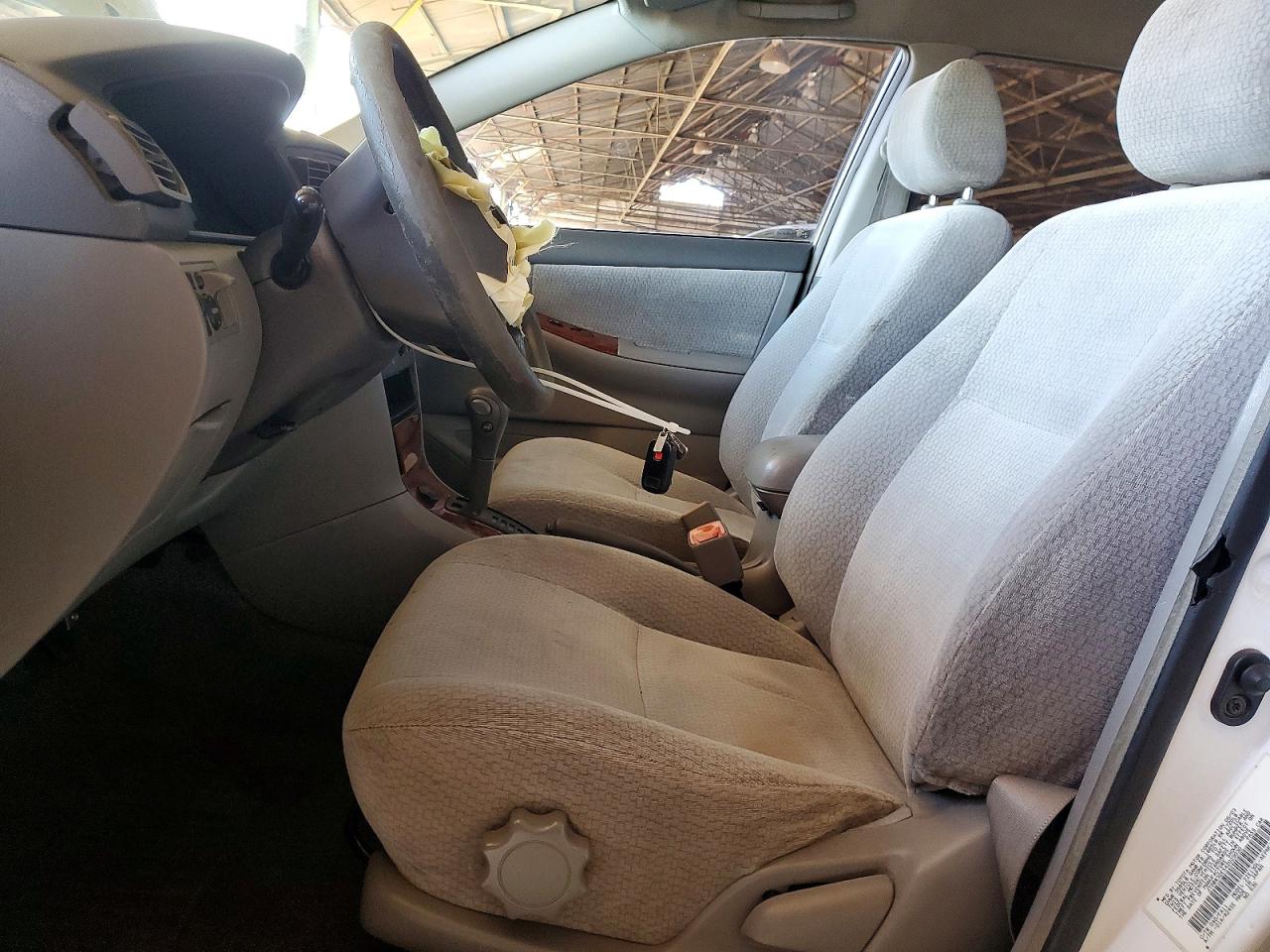 2004 TOYOTA COROLLA LE photo 13