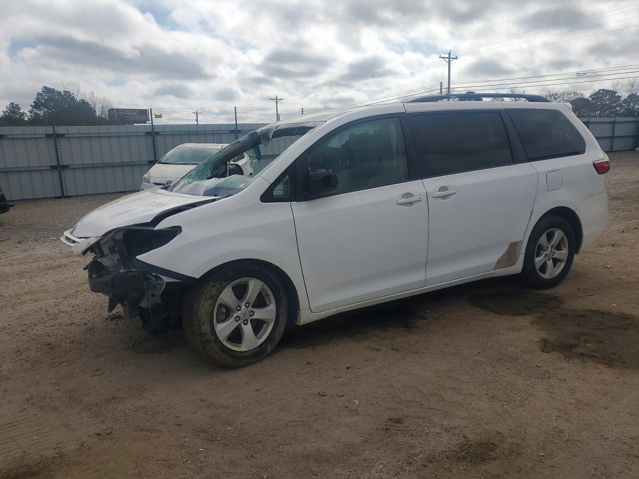 2015 TOYOTA SIENNA