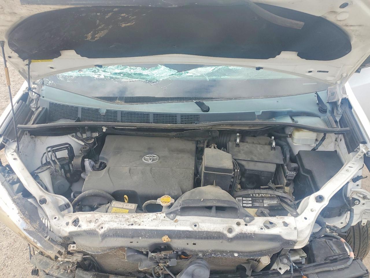 2015 TOYOTA SIENNA LE 8-PASSENGER photo 23