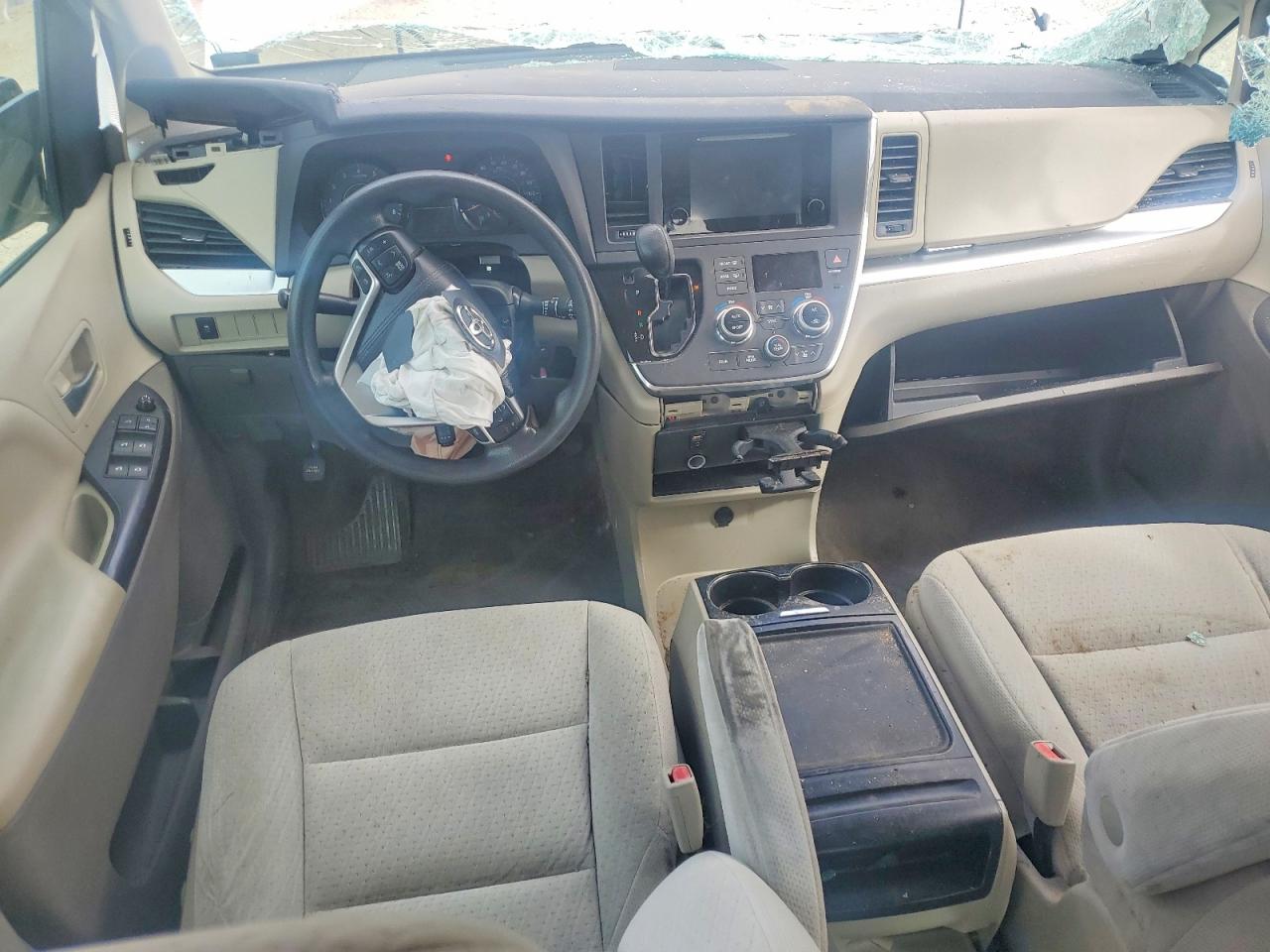 2015 TOYOTA SIENNA LE 8-PASSENGER photo 15