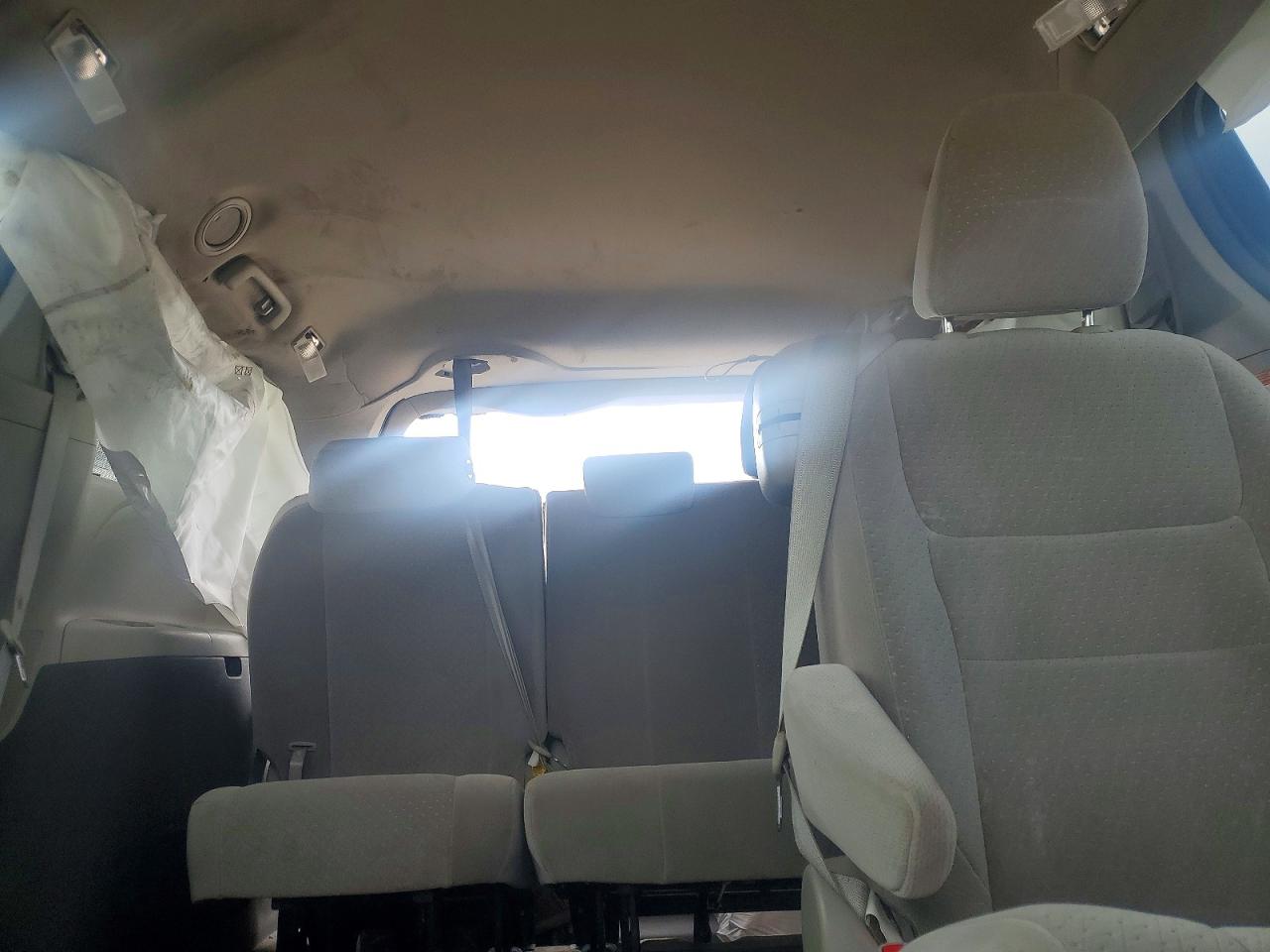2015 TOYOTA SIENNA LE 8-PASSENGER photo 19