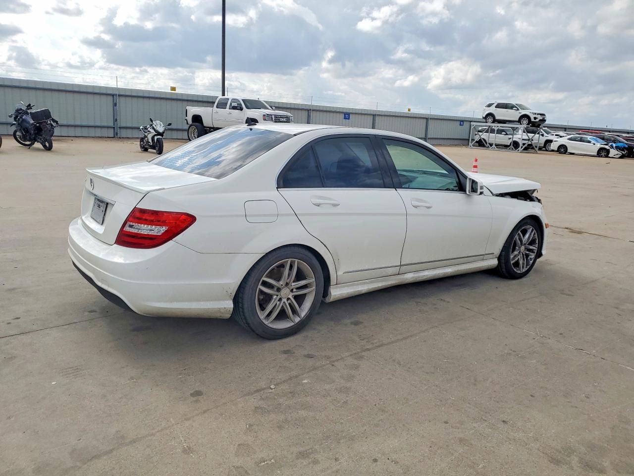 2014 MERCEDES-BENZ C 250 photo 3