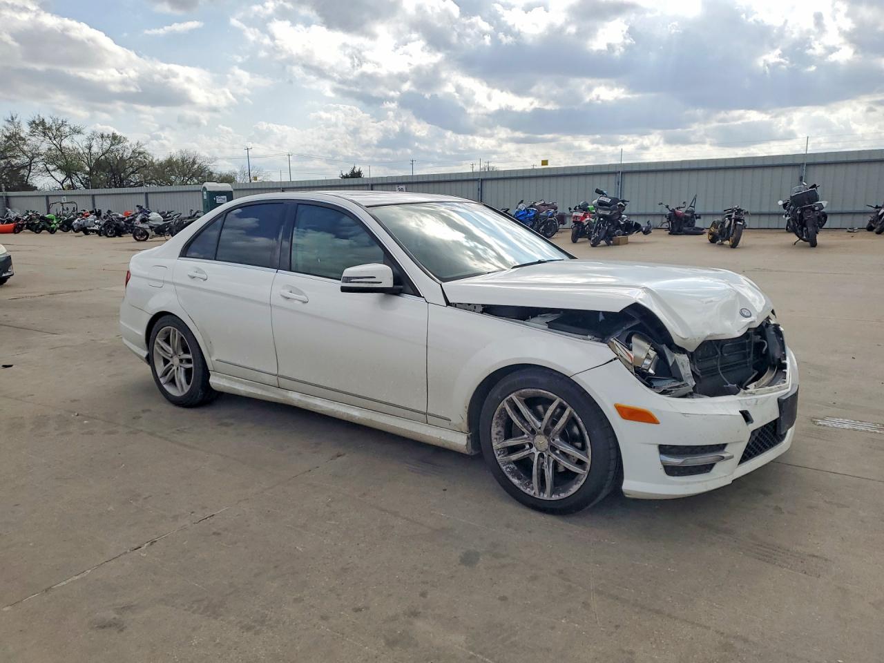 2014 MERCEDES-BENZ C 250 photo 4