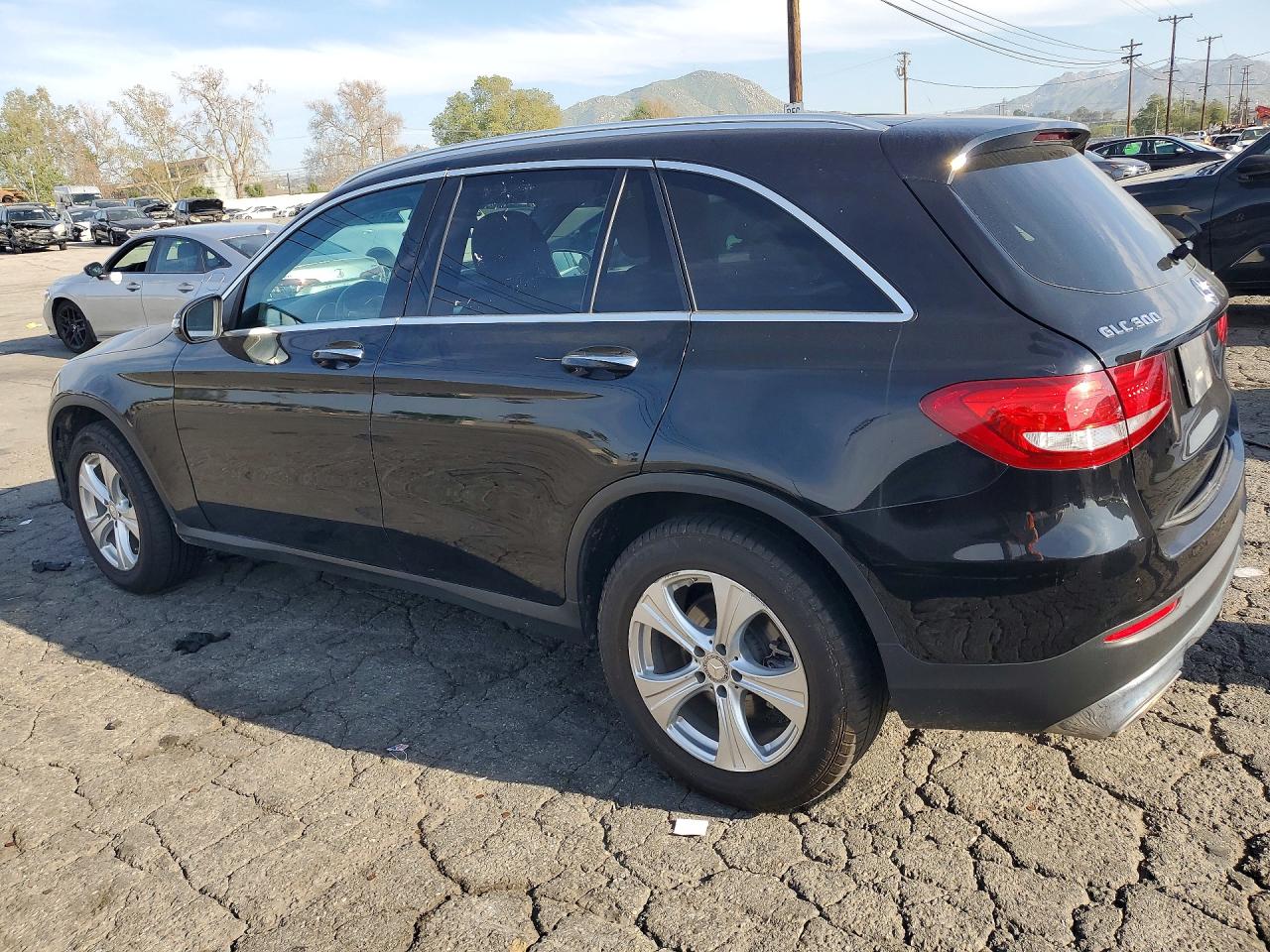 2016 MERCEDES-BENZ GLC 300 4MATIC photo 2