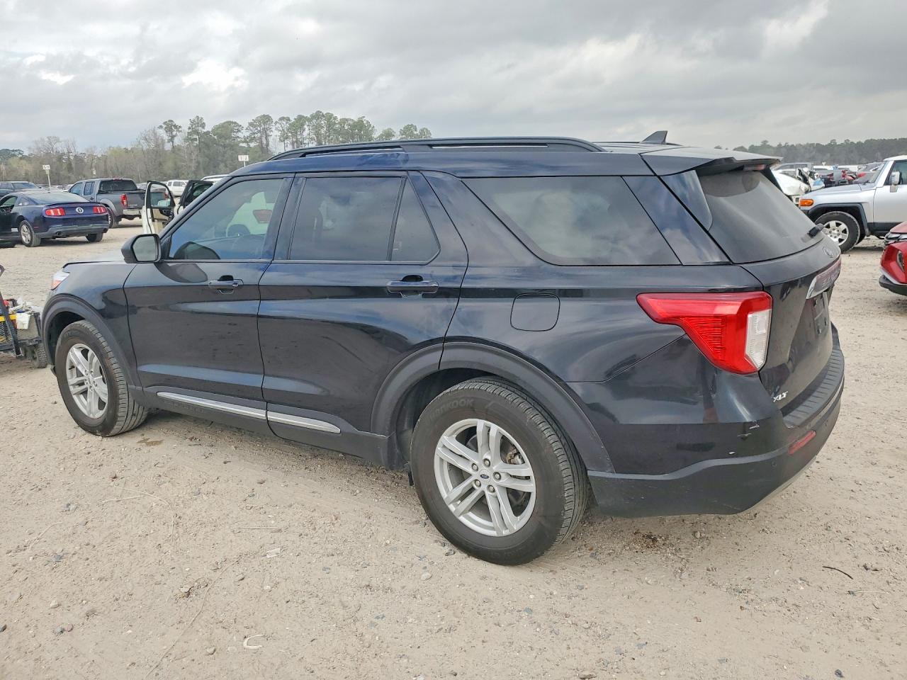 2024 FORD EXPLORER XLT photo 4