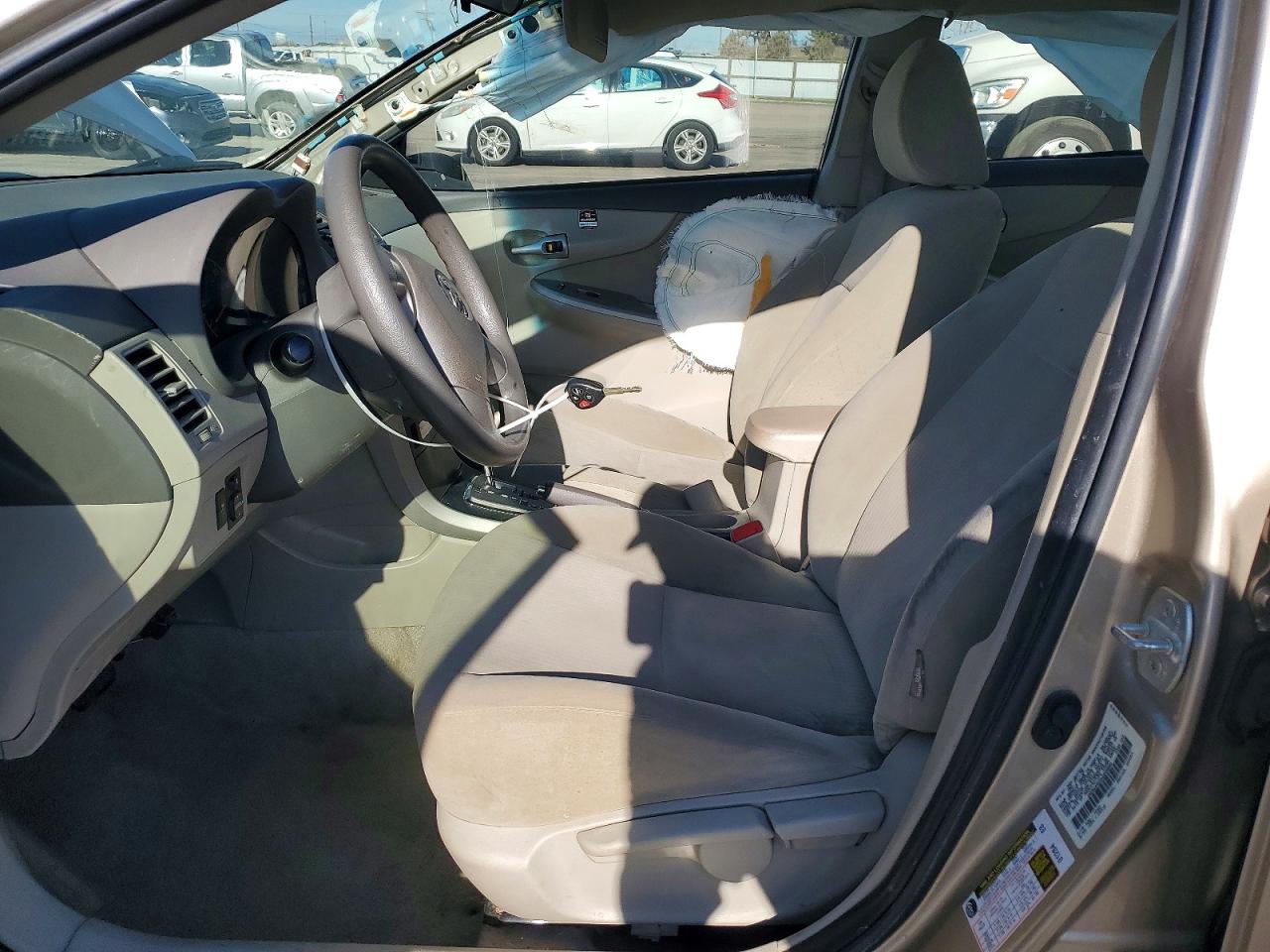 2010 TOYOTA COROLLA photo 19
