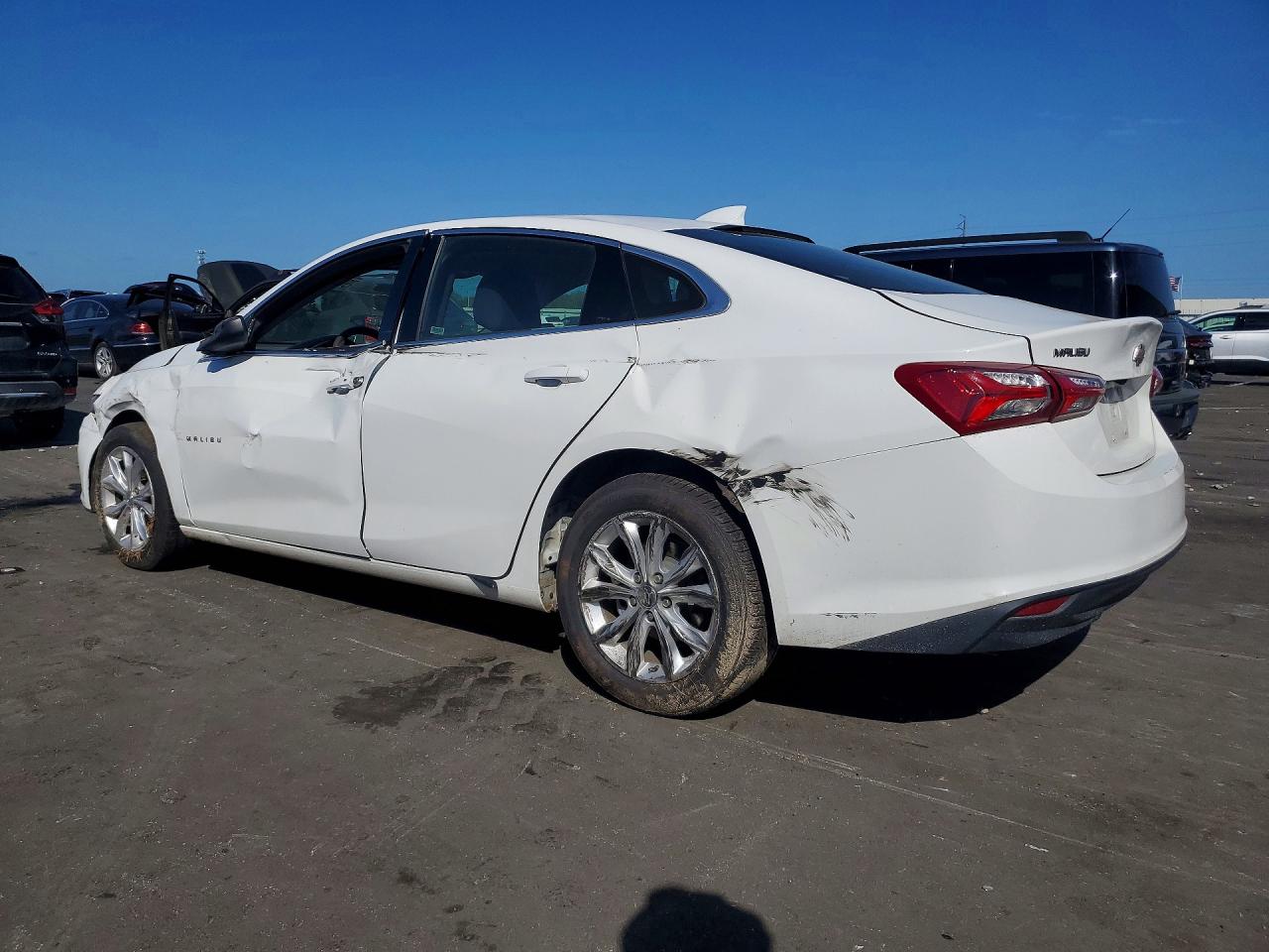 2022 CHEVROLET MALIBU LT photo 3