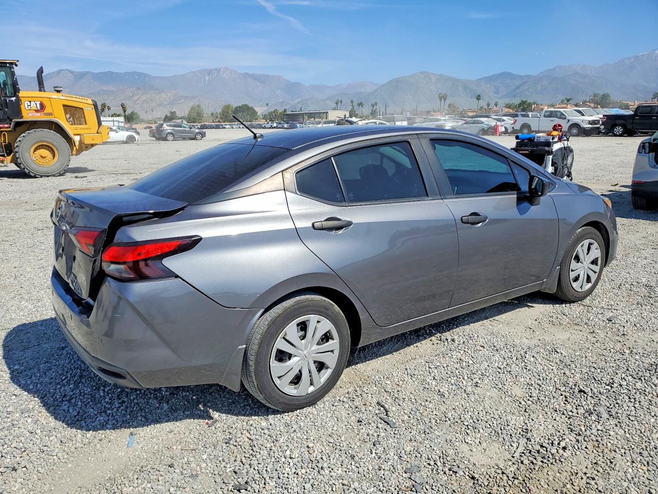 2020 NISSAN VERSA S photo 5