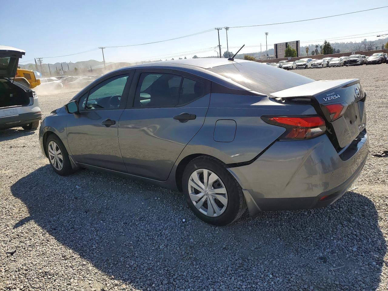 2020 NISSAN VERSA S photo 3