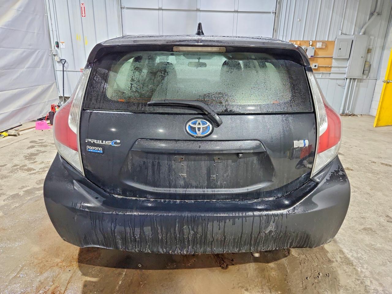 2016 TOYOTA PRIUS C PERSONA SPECIAL EDITION photo 11