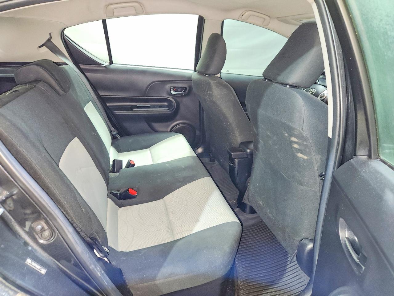 2016 TOYOTA PRIUS C PERSONA SPECIAL EDITION photo 19