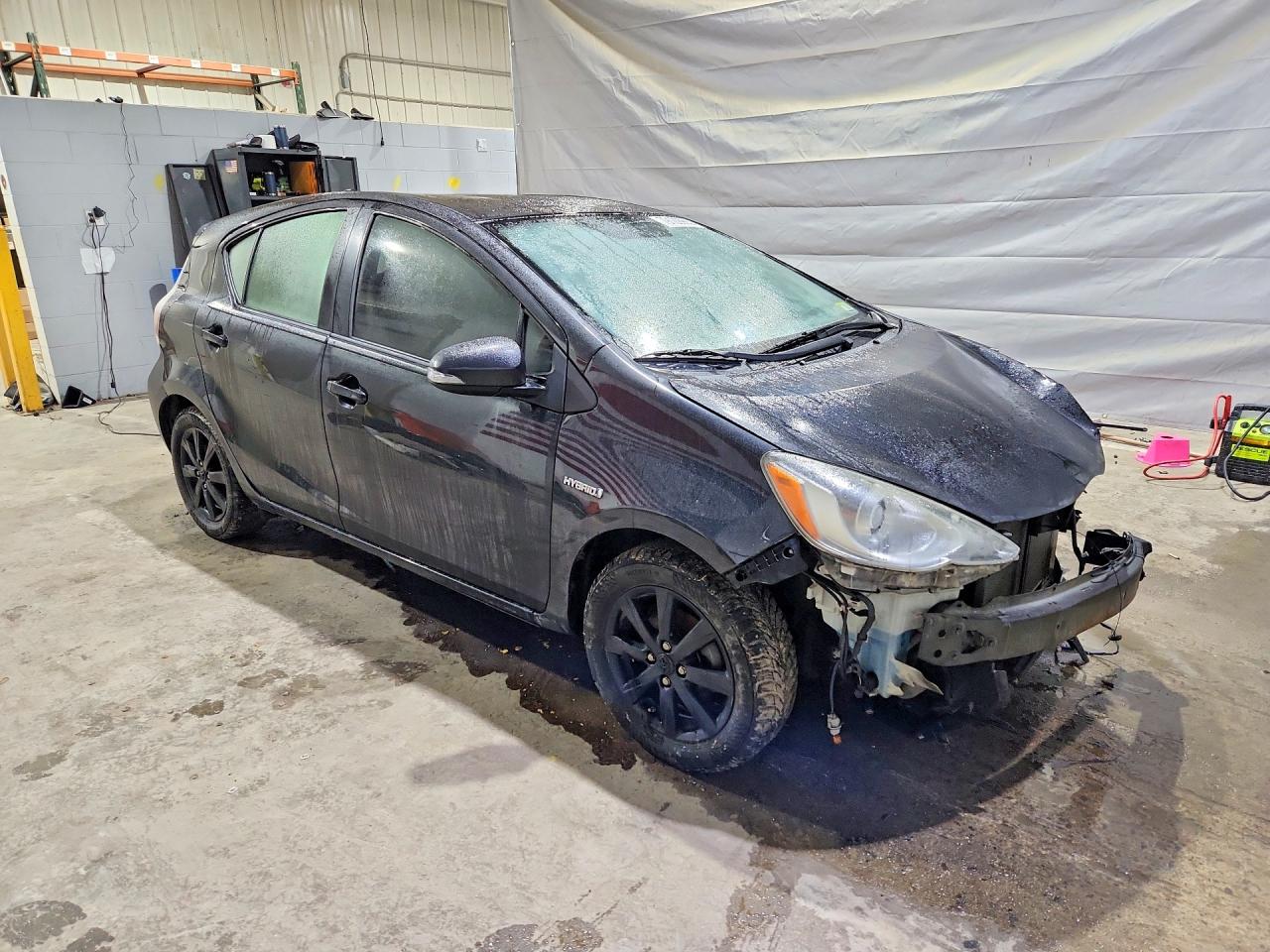 2016 TOYOTA PRIUS C PERSONA SPECIAL EDITION photo 7