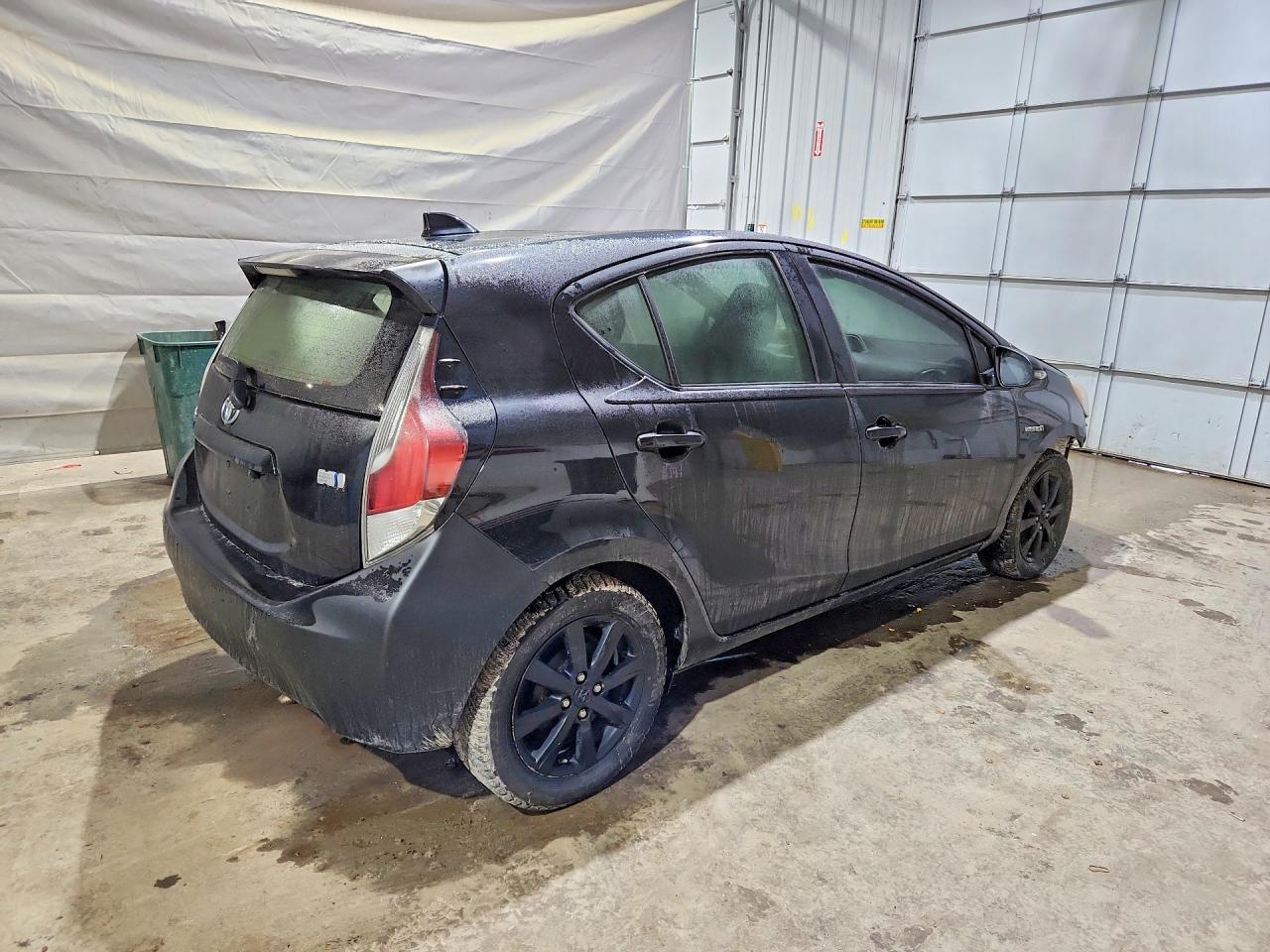 2016 TOYOTA PRIUS C PERSONA SPECIAL EDITION photo 5