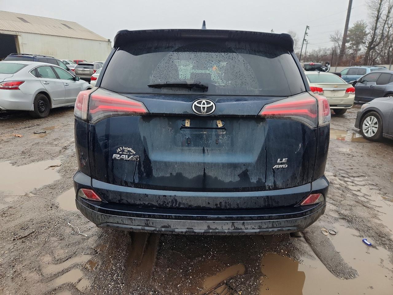 2018 TOYOTA RAV4 LE photo 11
