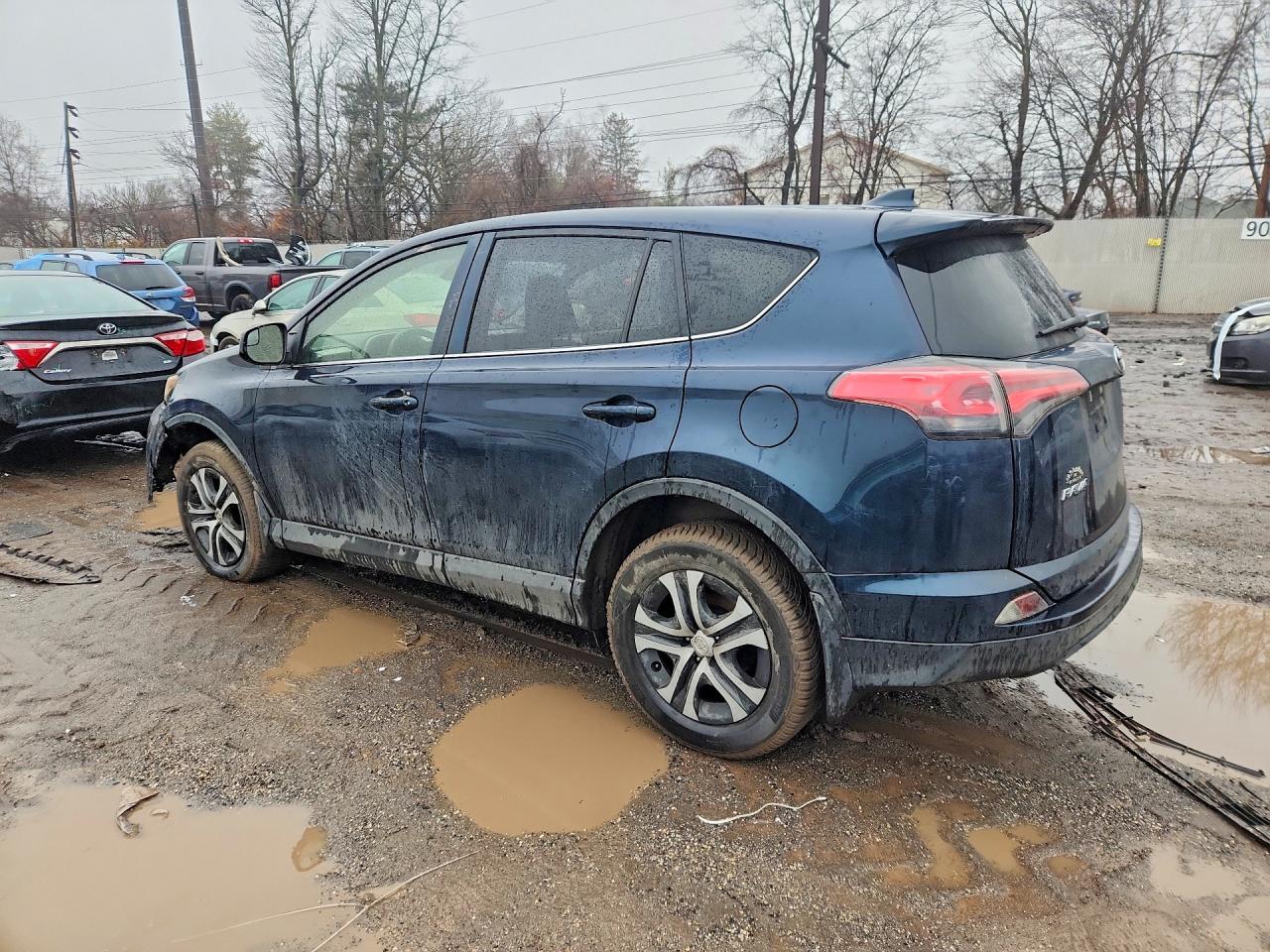 2018 TOYOTA RAV4 LE photo 3
