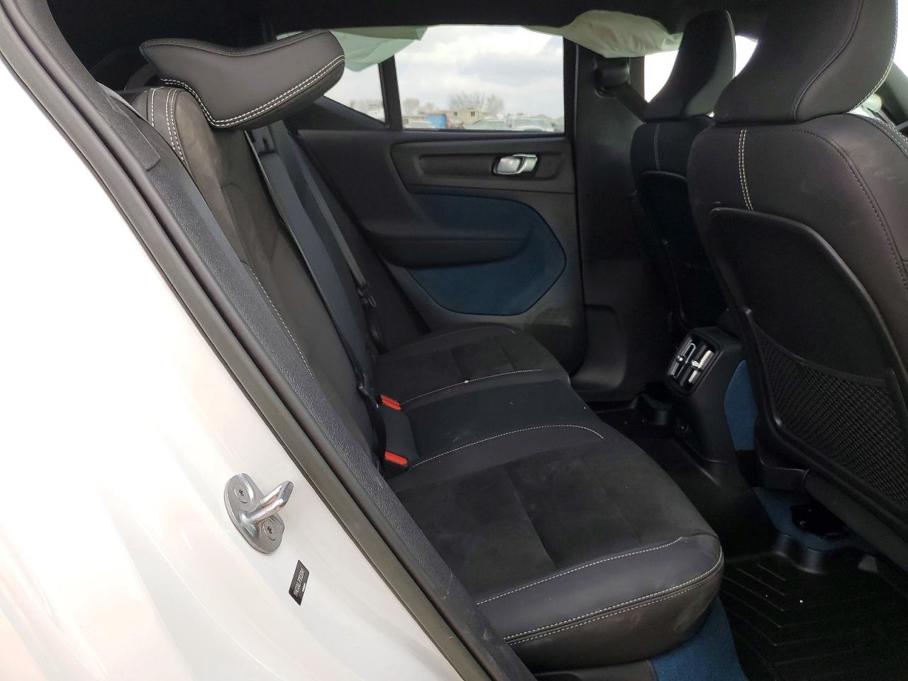 2023 VOLVO XC40 RECHARGE PLUS photo 10