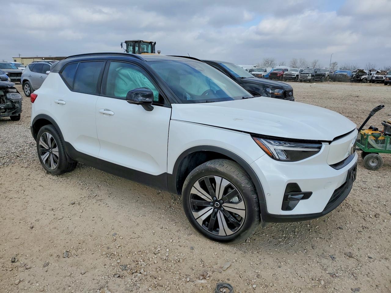 2023 VOLVO XC40 RECHARGE PLUS photo 4