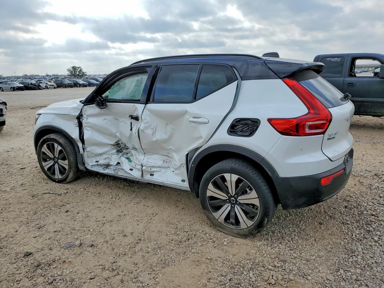 2023 VOLVO XC40 RECHARGE PLUS photo 2