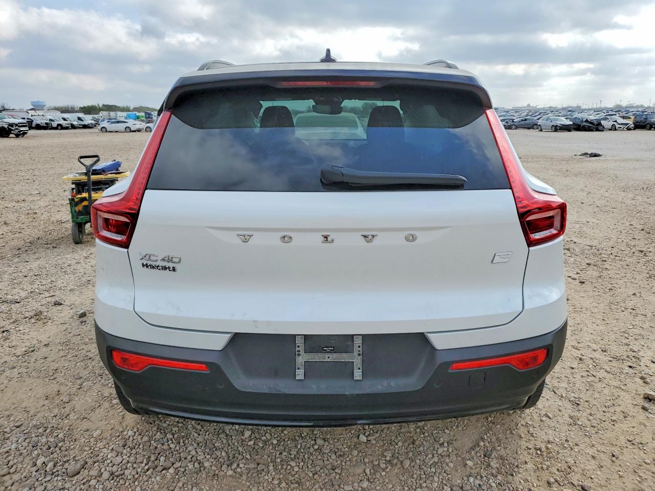 2023 VOLVO XC40 RECHARGE PLUS photo 6