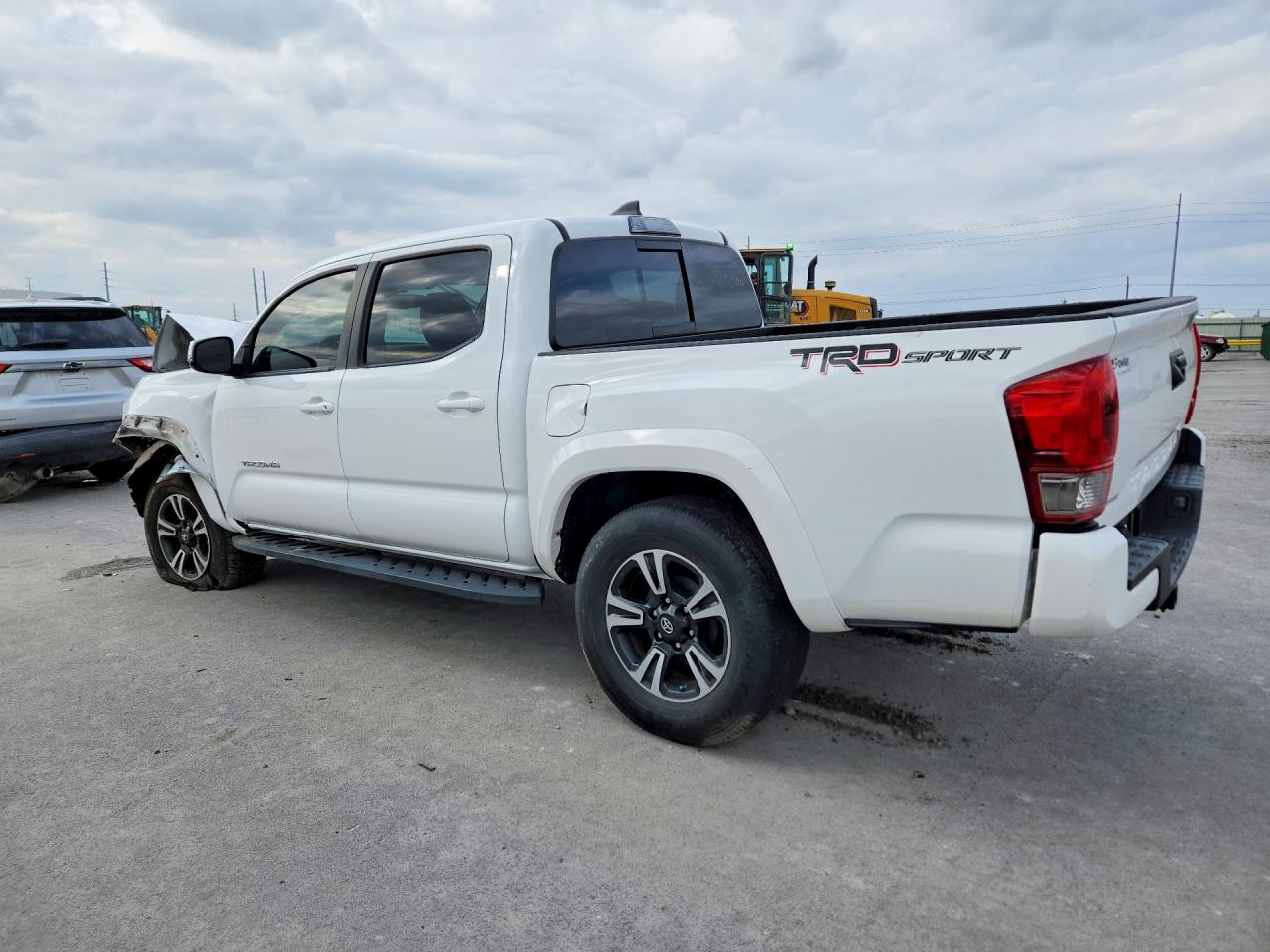 2017 TOYOTA TACOMA TRD SPORT photo 4