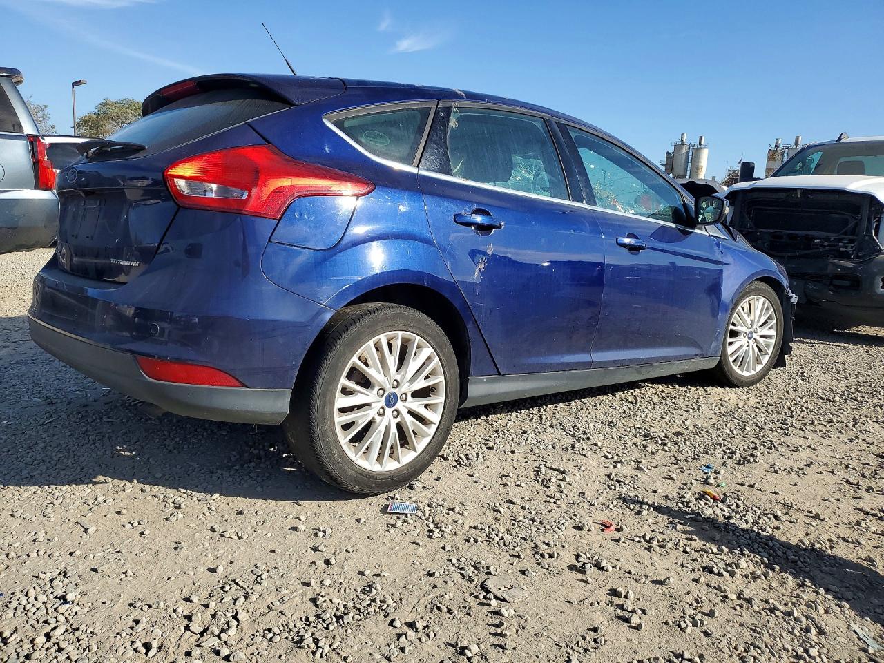 2017 FORD FOCUS TITANIUM photo 3