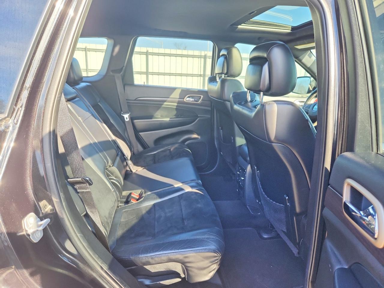 2015 JEEP GRAND CHEROKEE LAREDO photo 11