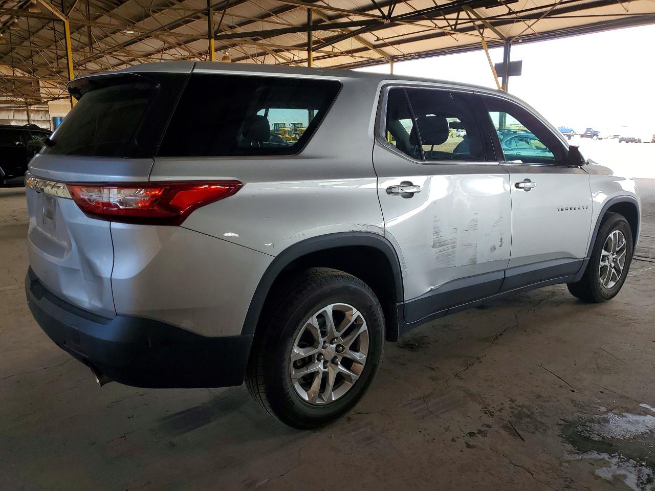 2019 CHEVROLET TRAVERSE LS photo 3