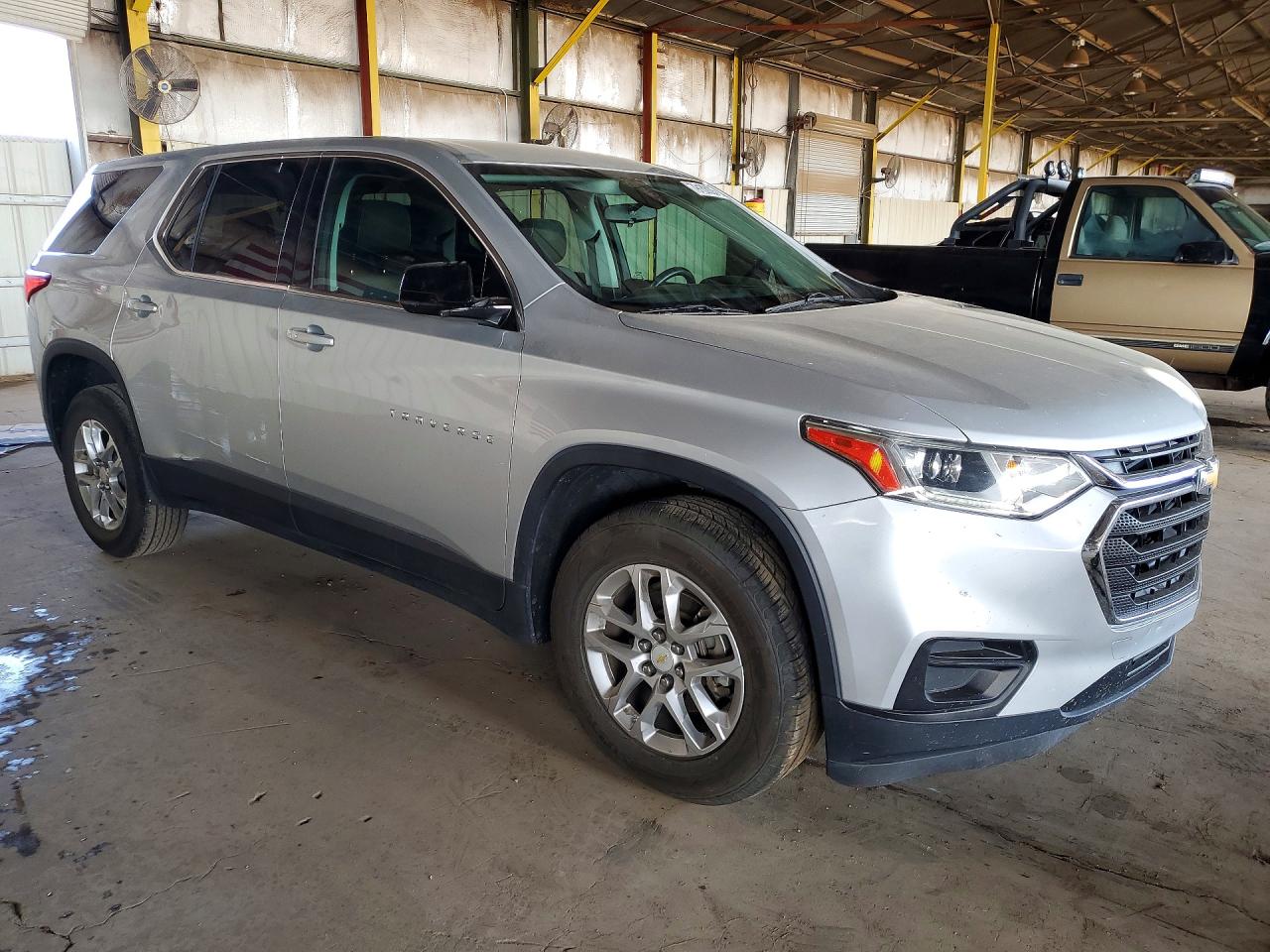 2019 CHEVROLET TRAVERSE LS photo 4