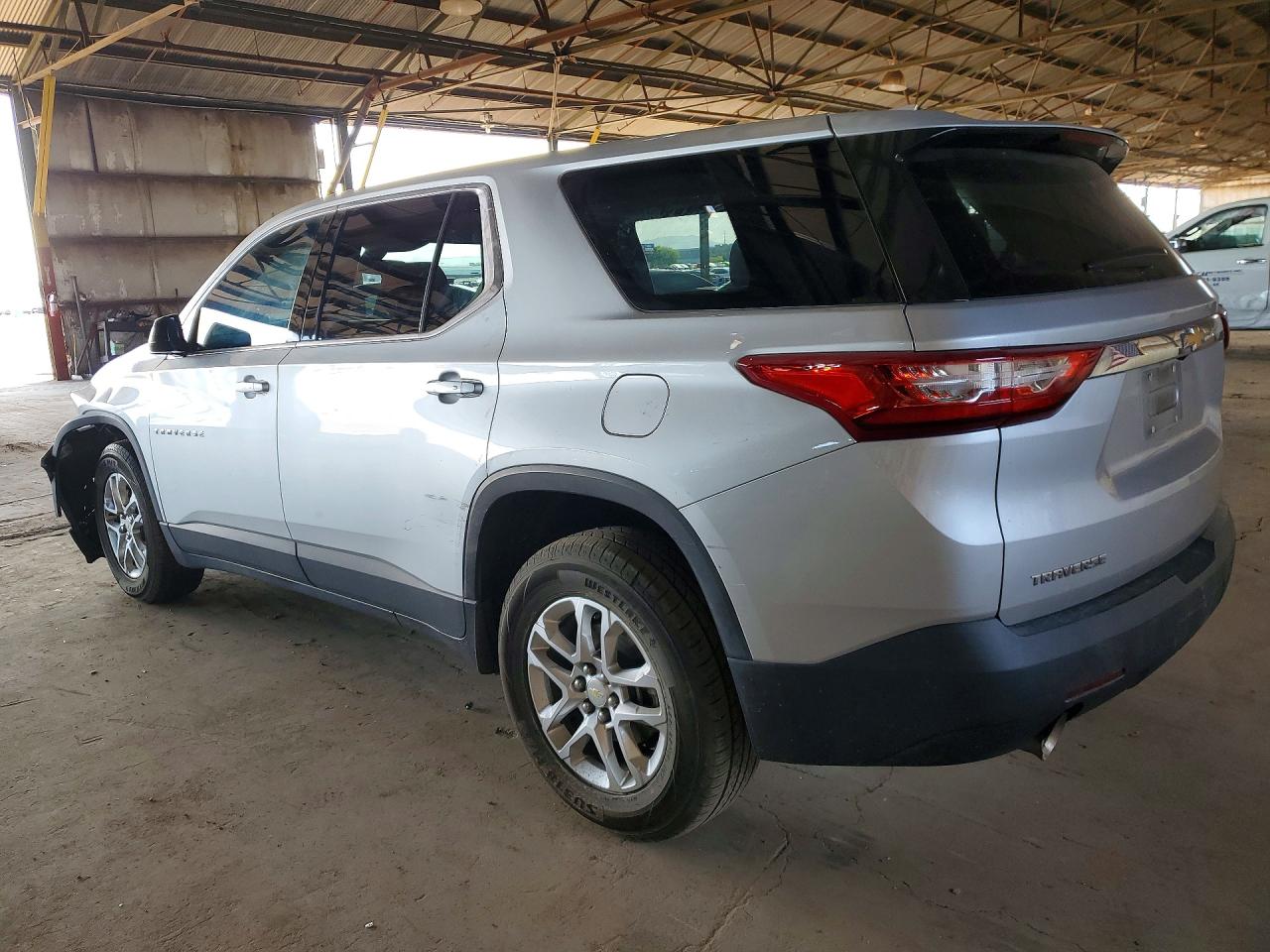 2019 CHEVROLET TRAVERSE LS photo 2