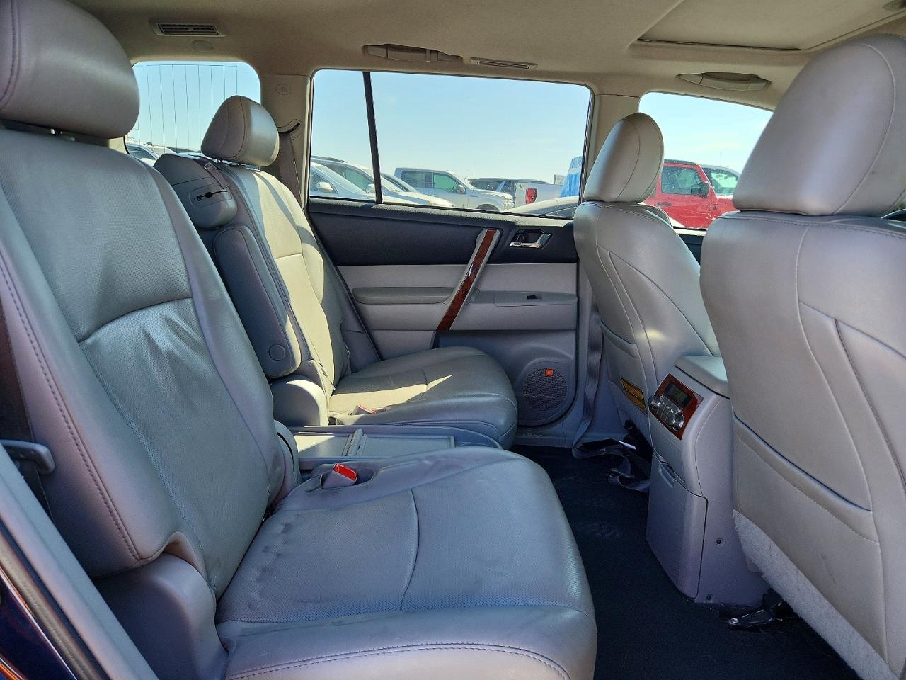 2013 TOYOTA HIGHLANDER LIMITED photo 21