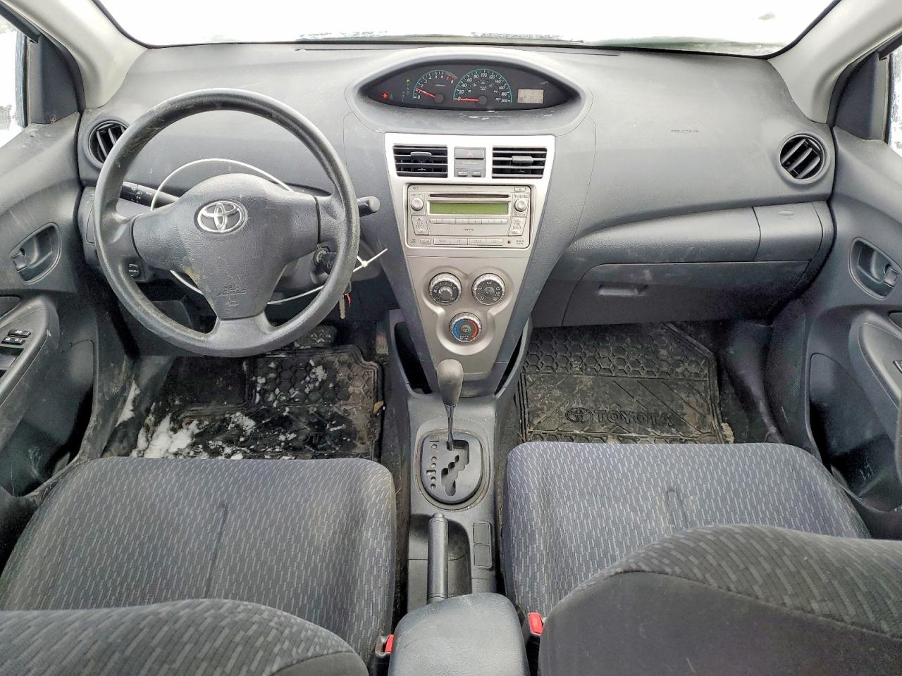 2009 TOYOTA YARIS photo 8