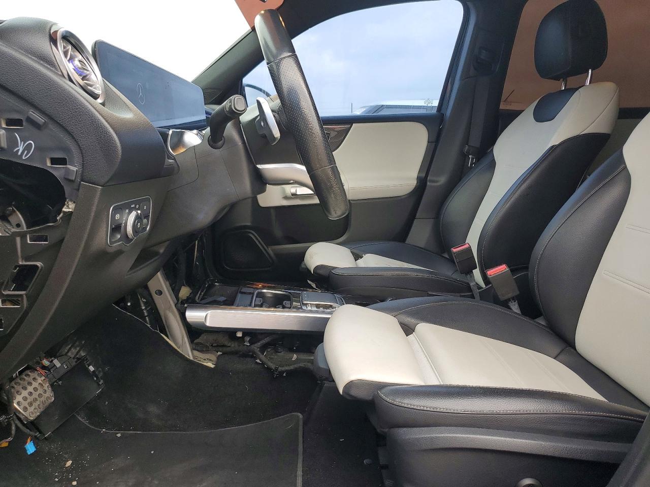 2020 MERCEDES-BENZ GLB 250 photo 13
