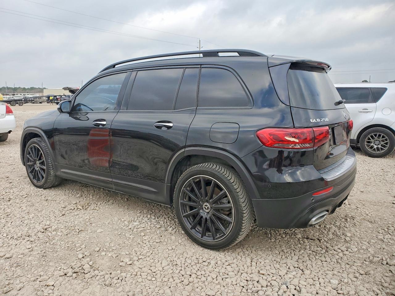 2020 MERCEDES-BENZ GLB 250 photo 3