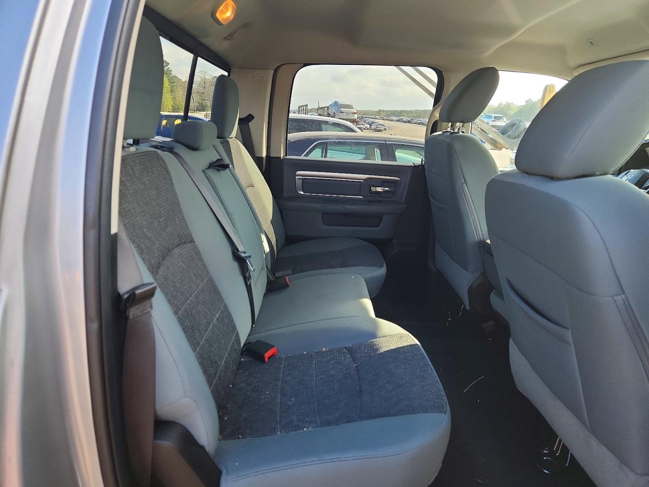 2019 RAM 1500 CLASSIC SLT photo 19
