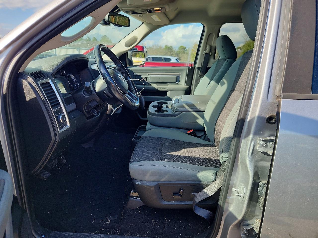 2019 RAM 1500 CLASSIC SLT photo 13