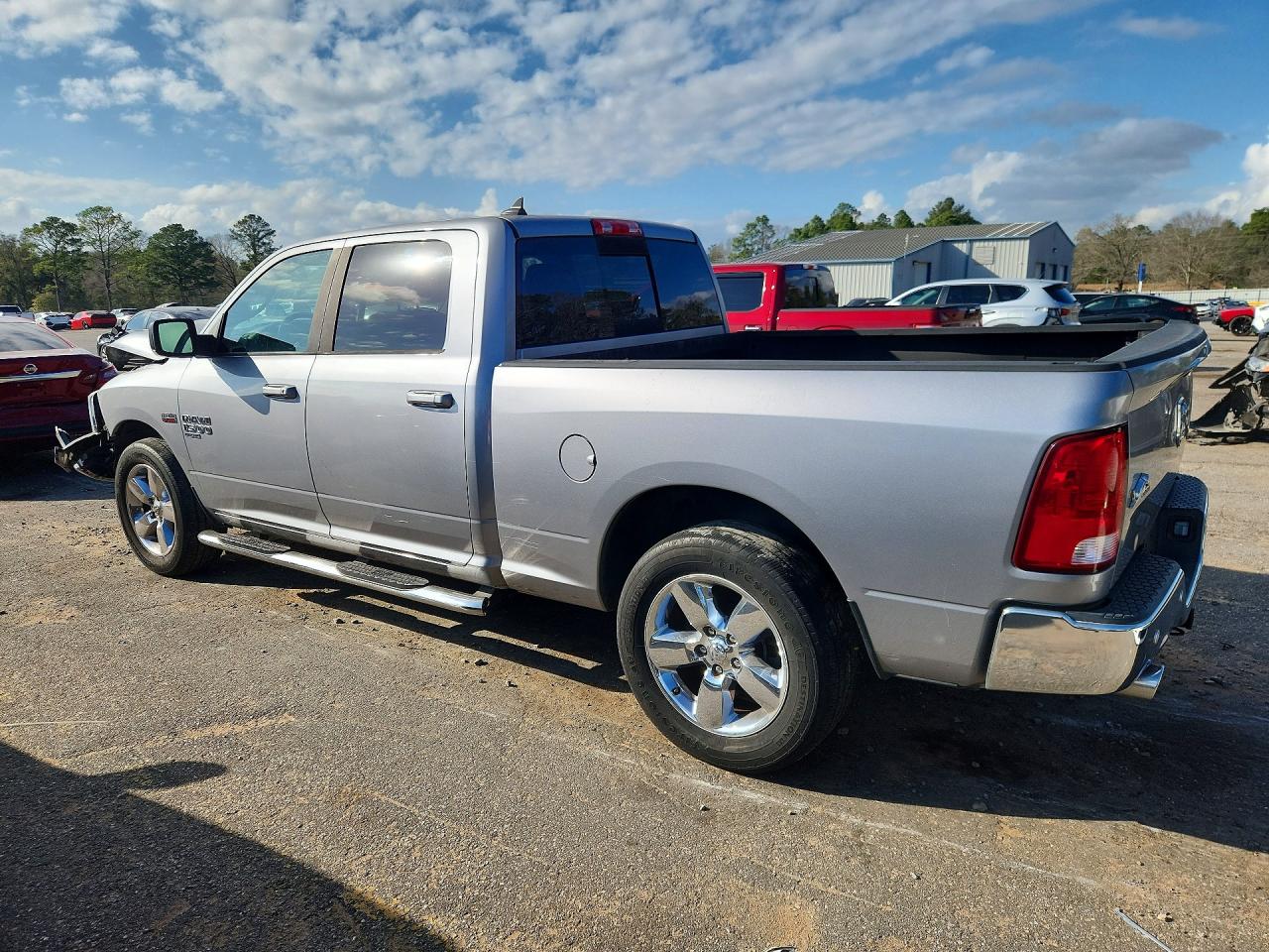 2019 RAM 1500 CLASSIC SLT photo 3