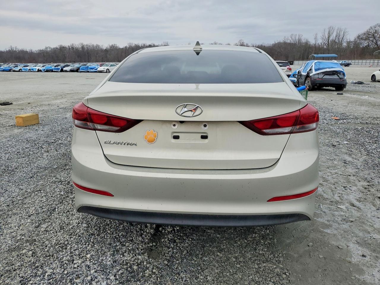 2017 HYUNDAI ELANTRA SE photo 6