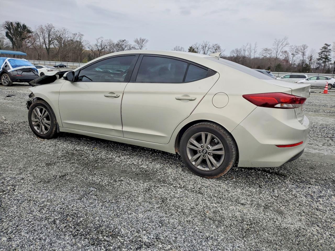 2017 HYUNDAI ELANTRA SE photo 2