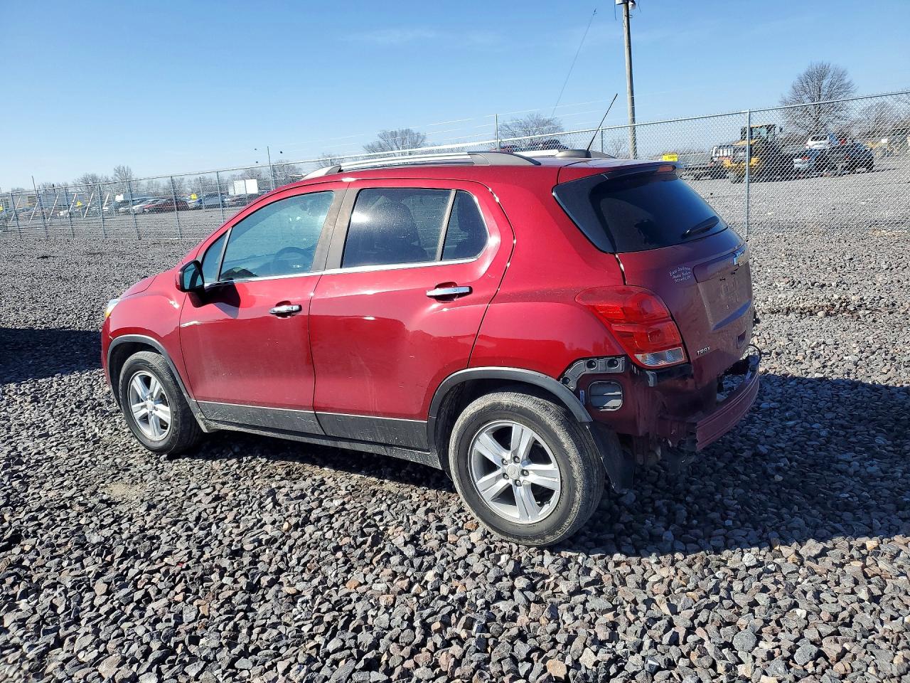 2018 CHEVROLET TRAX 1LT photo 2