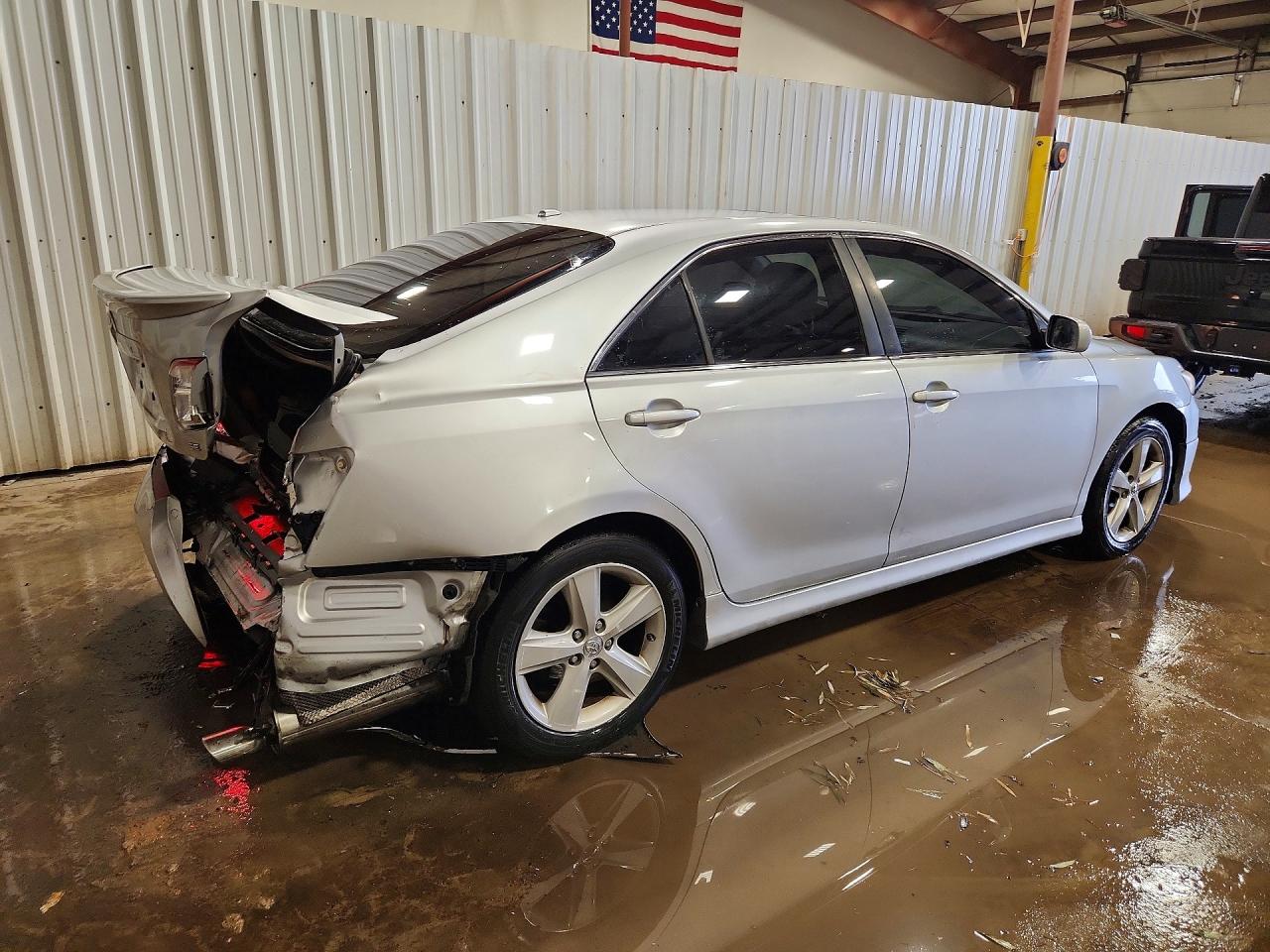 2011 TOYOTA CAMRY SE V6 photo 3
